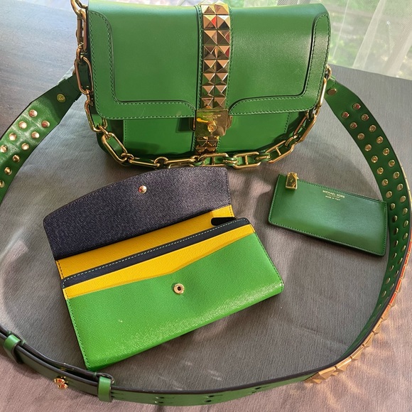 Michael Kors Collection Italy lime green with Amazing gold tone hardware design. - Picture 9 of 9